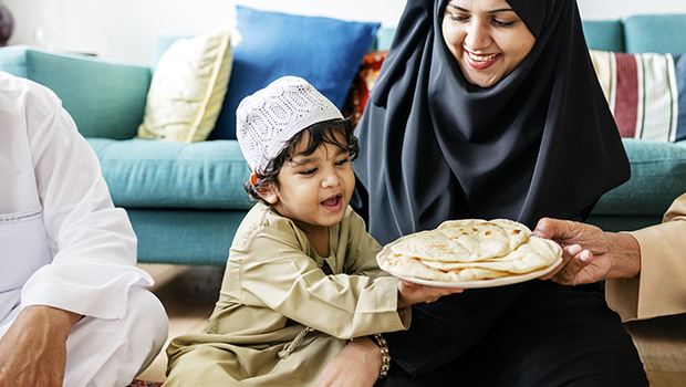 Muslim-family-having-dinner