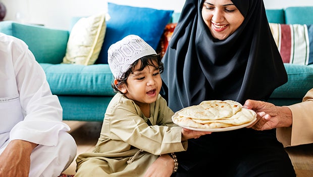 Muslim-family-having-dinner